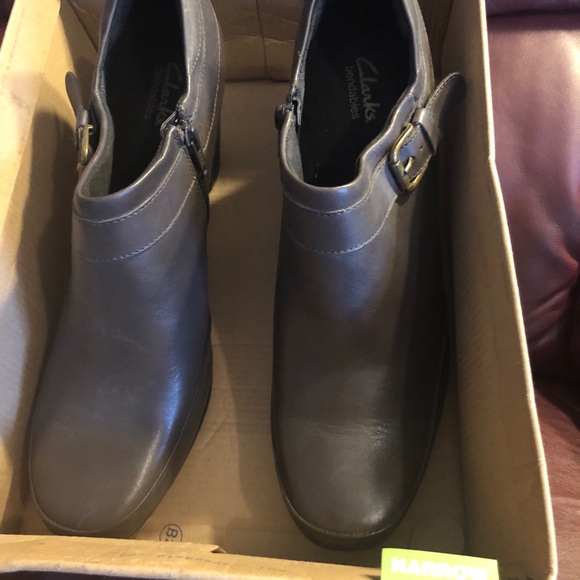 🆕 Clarks Bendables Leather gray 12 Narrow ankle boot - Picture 5 of 9